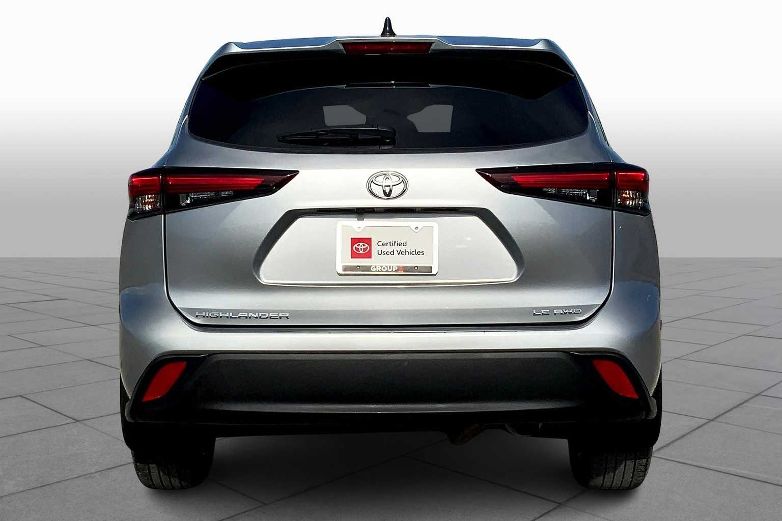 2024 Toyota Highlander LE photo 4