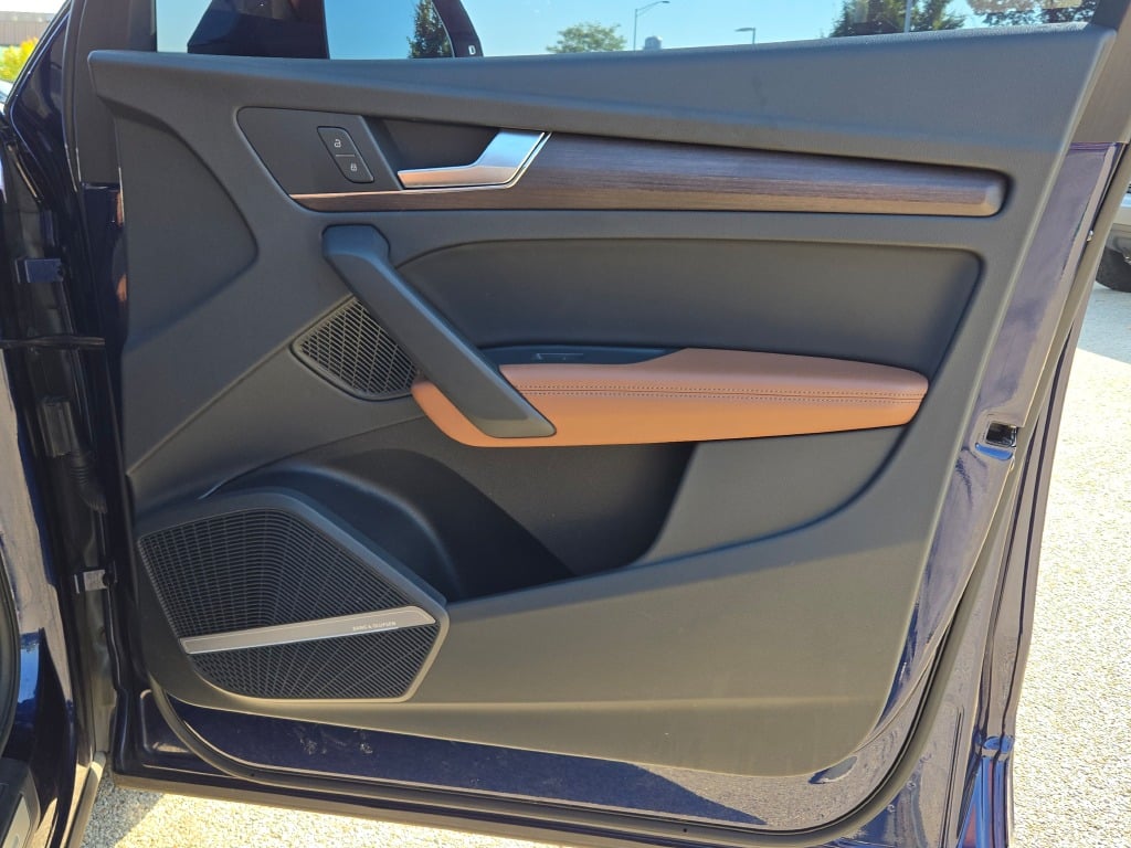 2022 Audi Q5 45 S line Premium photo 2