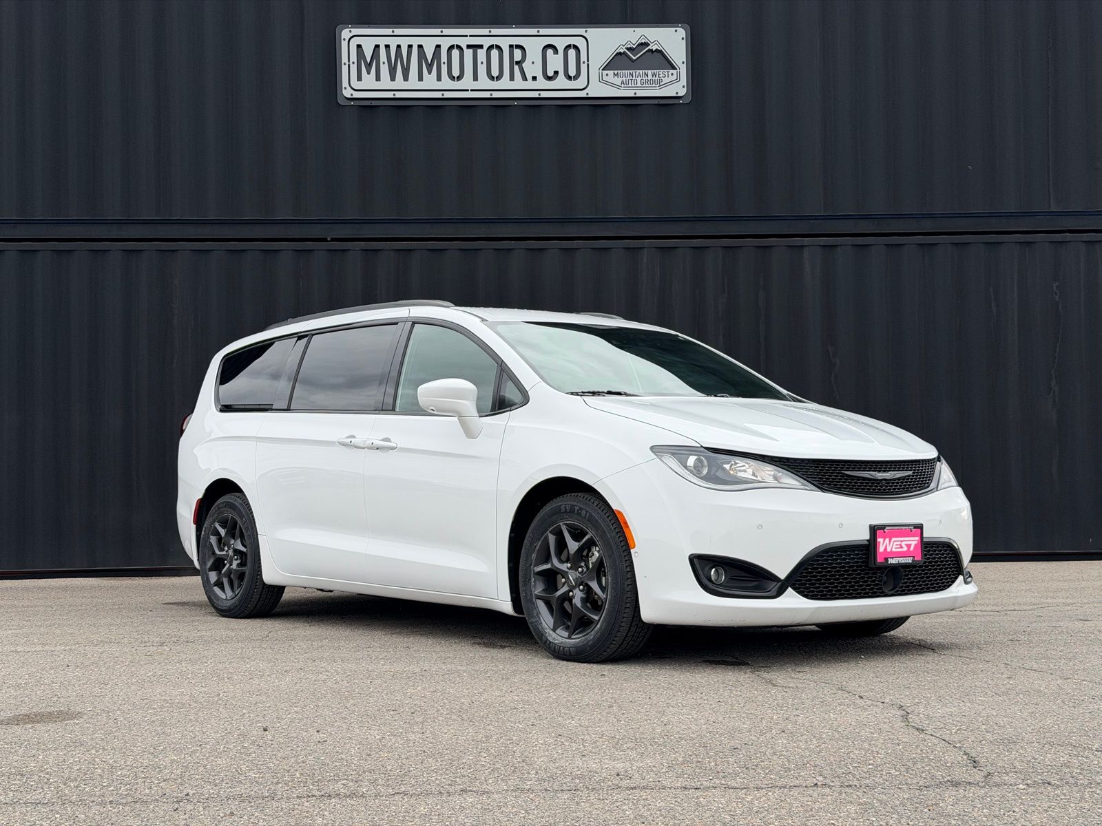 2019 Chrysler Pacifica Touring L Plus's photo