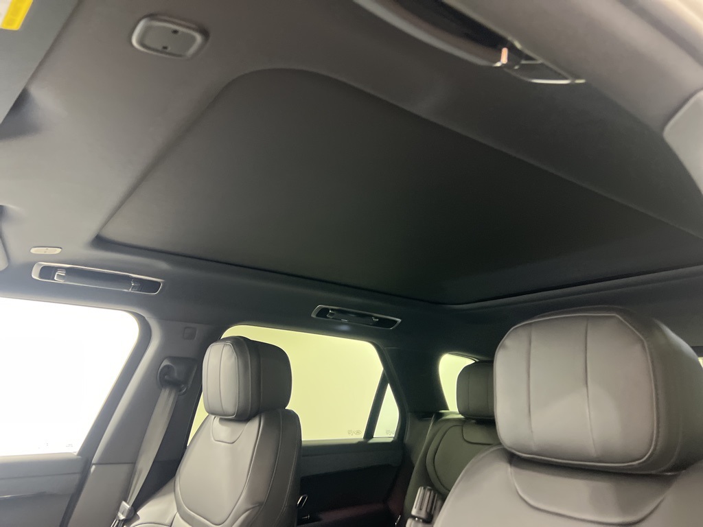 2025 Land Rover Range Rover Sport SE photo 17