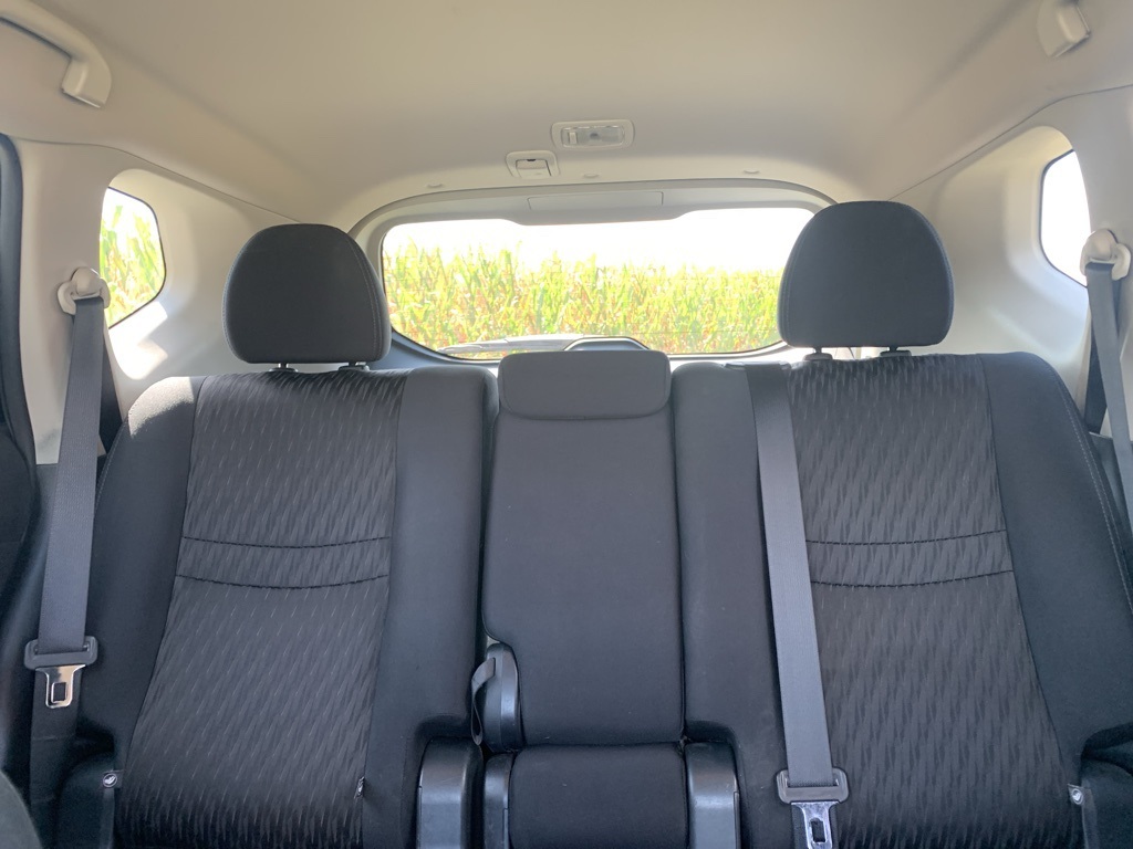 2018 Nissan Rogue SV photo 10