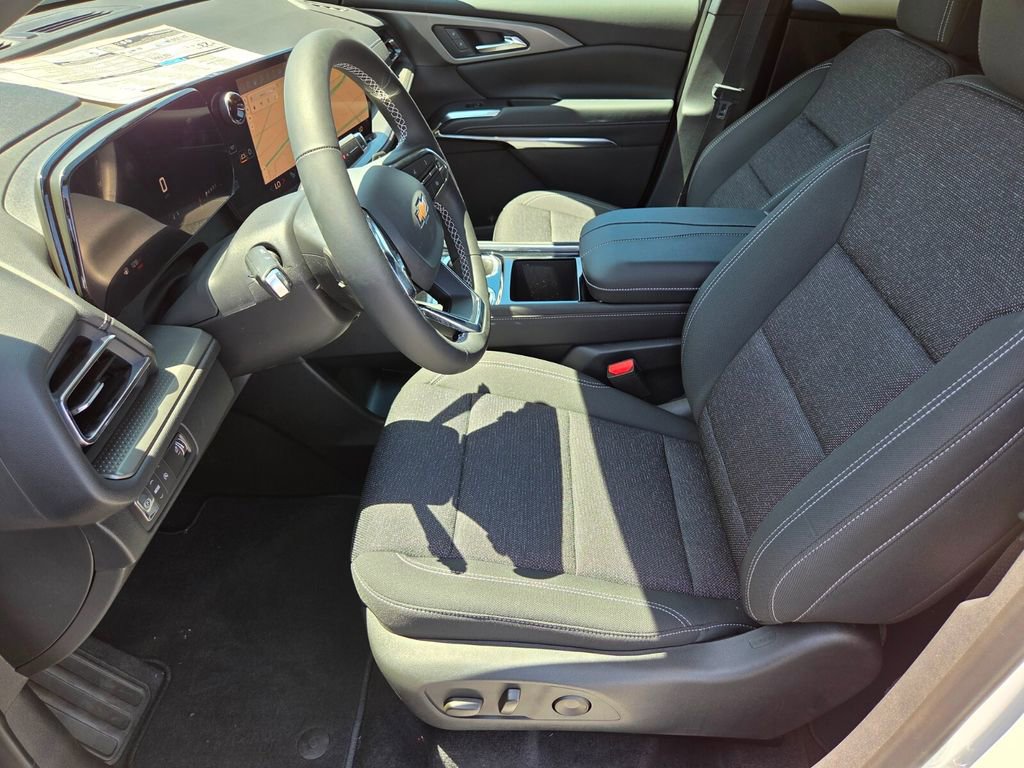 2025 Chevrolet Traverse photo 4