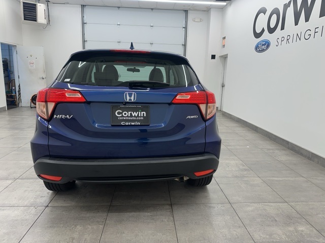 2017 Honda HR-V LX photo 2
