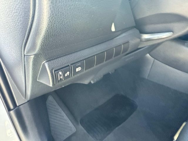 2021 Toyota Corolla LE photo 17