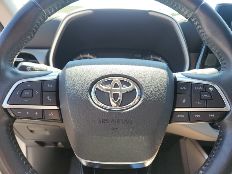 2021 Toyota Highlander XLE photo 21