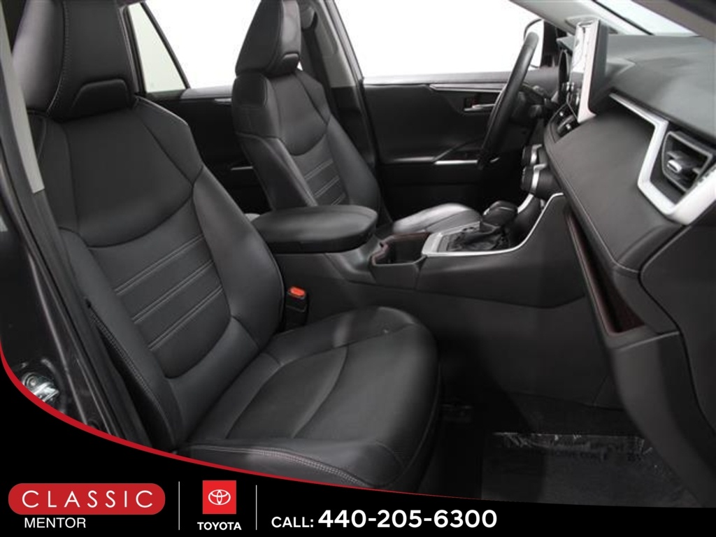 2022 Toyota RAV4 Limited photo 14