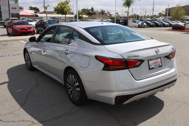 2023 Nissan Altima 2.5 SV photo 5