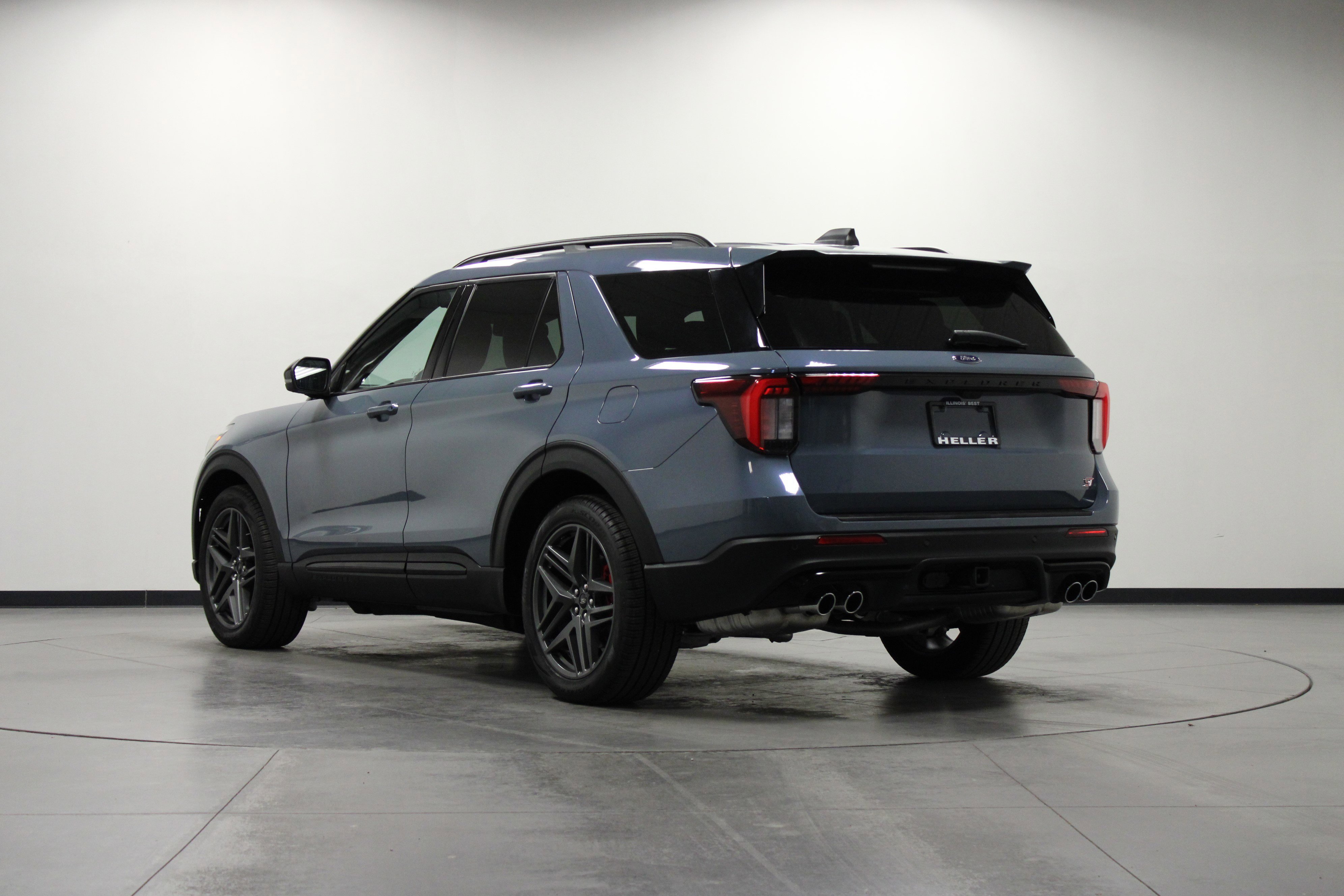2025 Ford Explorer ST photo 4