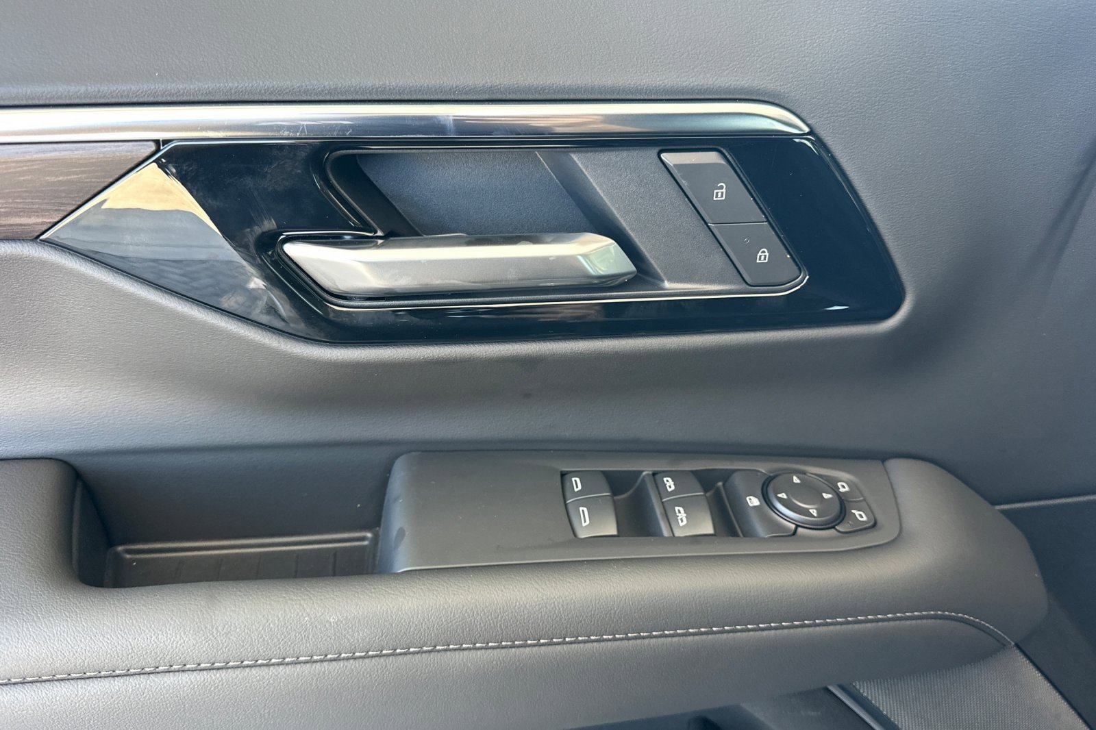 2025 Chevrolet Tahoe LS photo 11