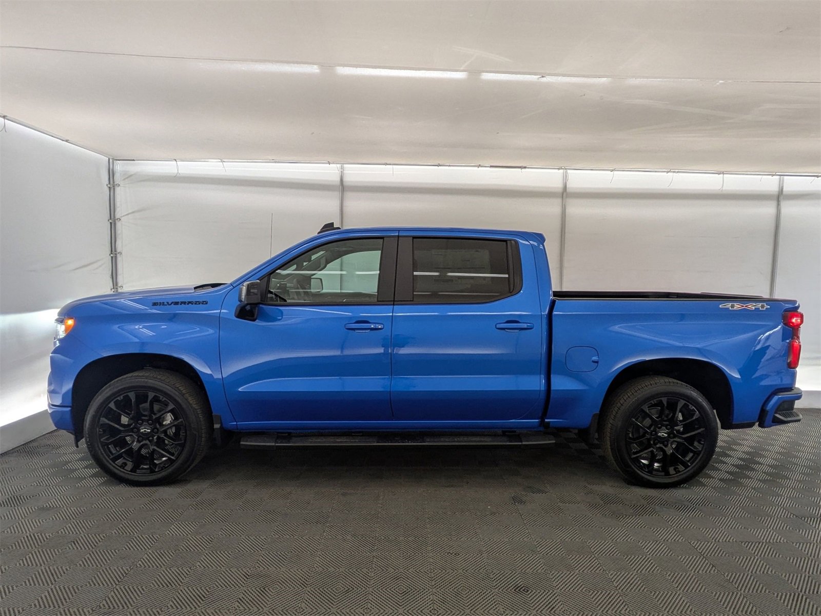 2025 Chevrolet Silverado 1500 RST photo 3