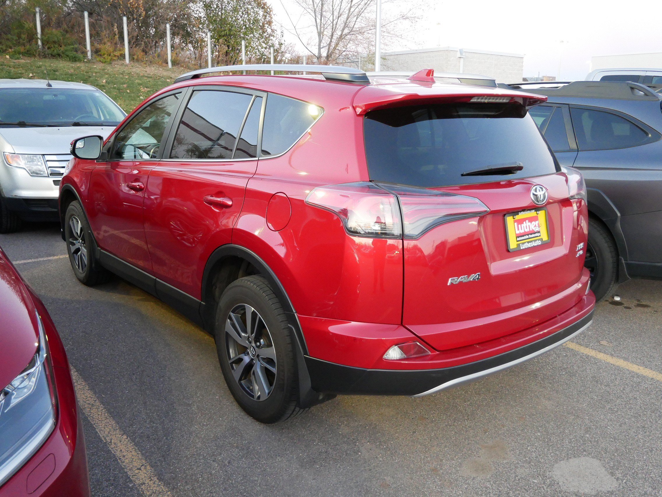 2017 Toyota RAV4 XLE photo 4