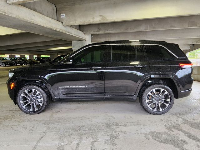 2025 Jeep Grand Cherokee Overland photo 2