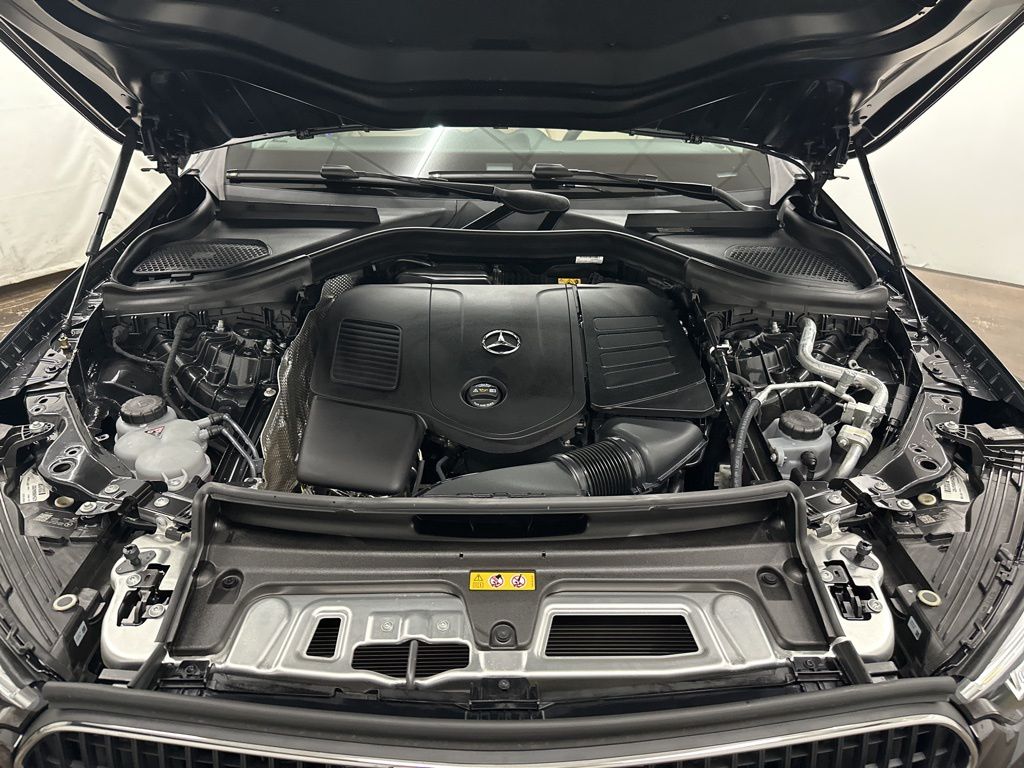 2025 Mercedes Benz GLC 300 photo 29