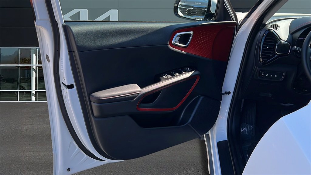 2025 Kia Soul GT-Line photo 19