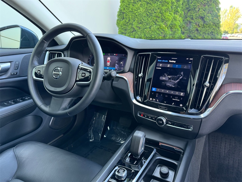 2024 Volvo V60 Cross Country B5 Plus photo 30