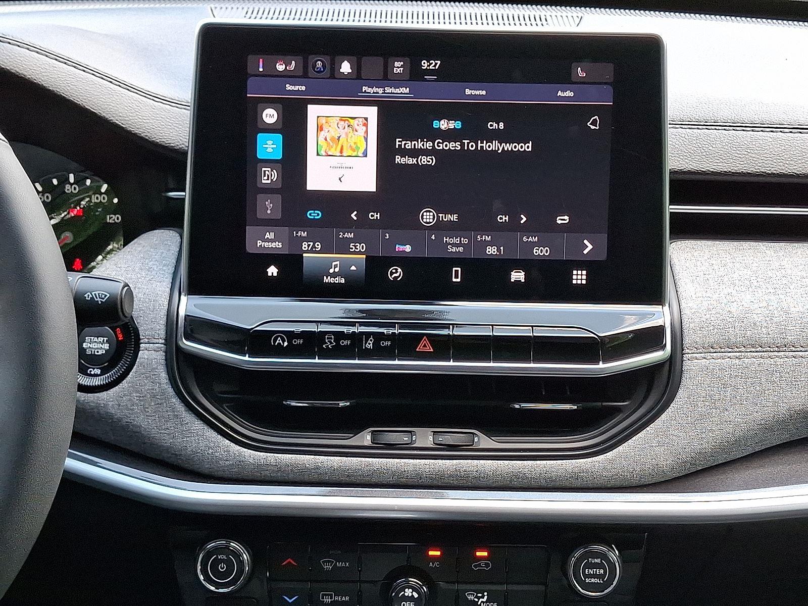 2023 Jeep Compass Latitude Lux photo 14
