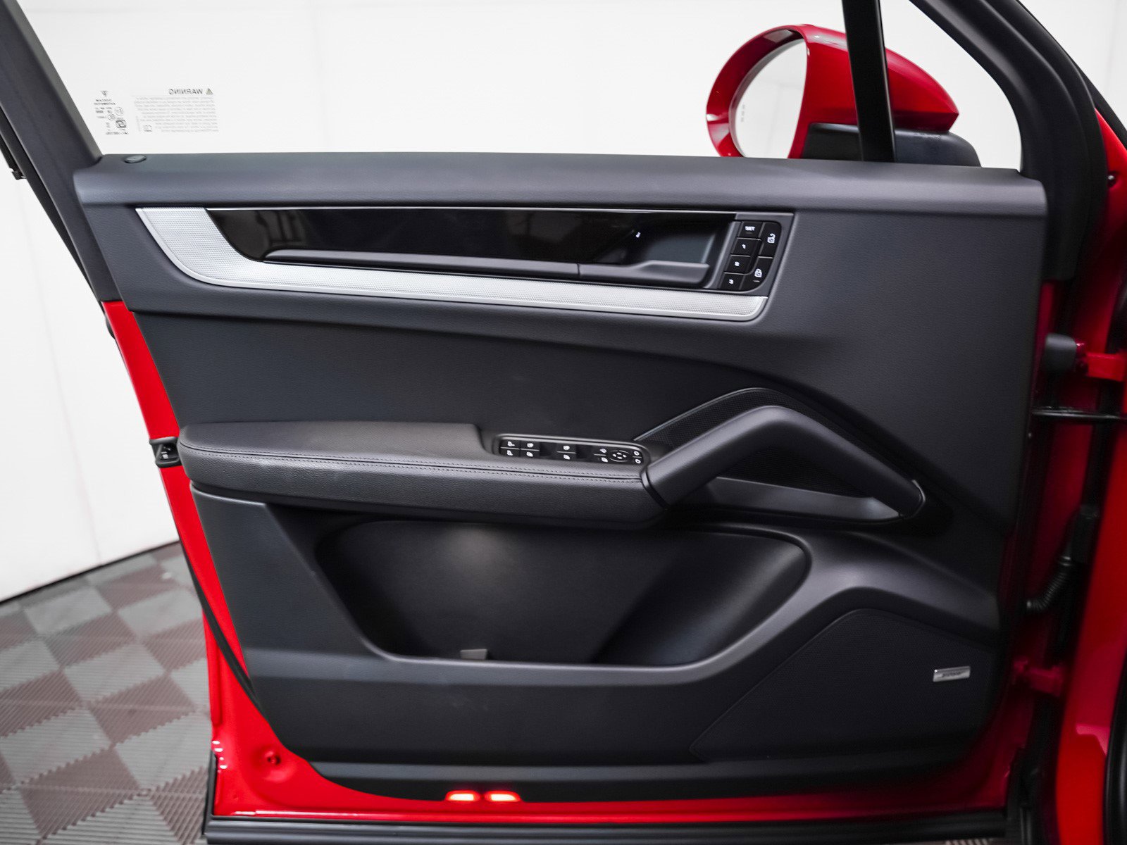 2025 Porsche Cayenne photo 22