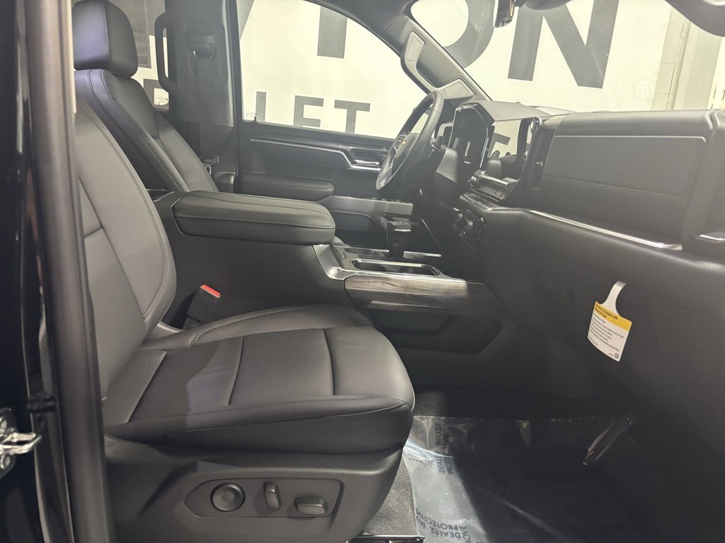 2025 Chevrolet Silverado 1500 LTZ photo 23