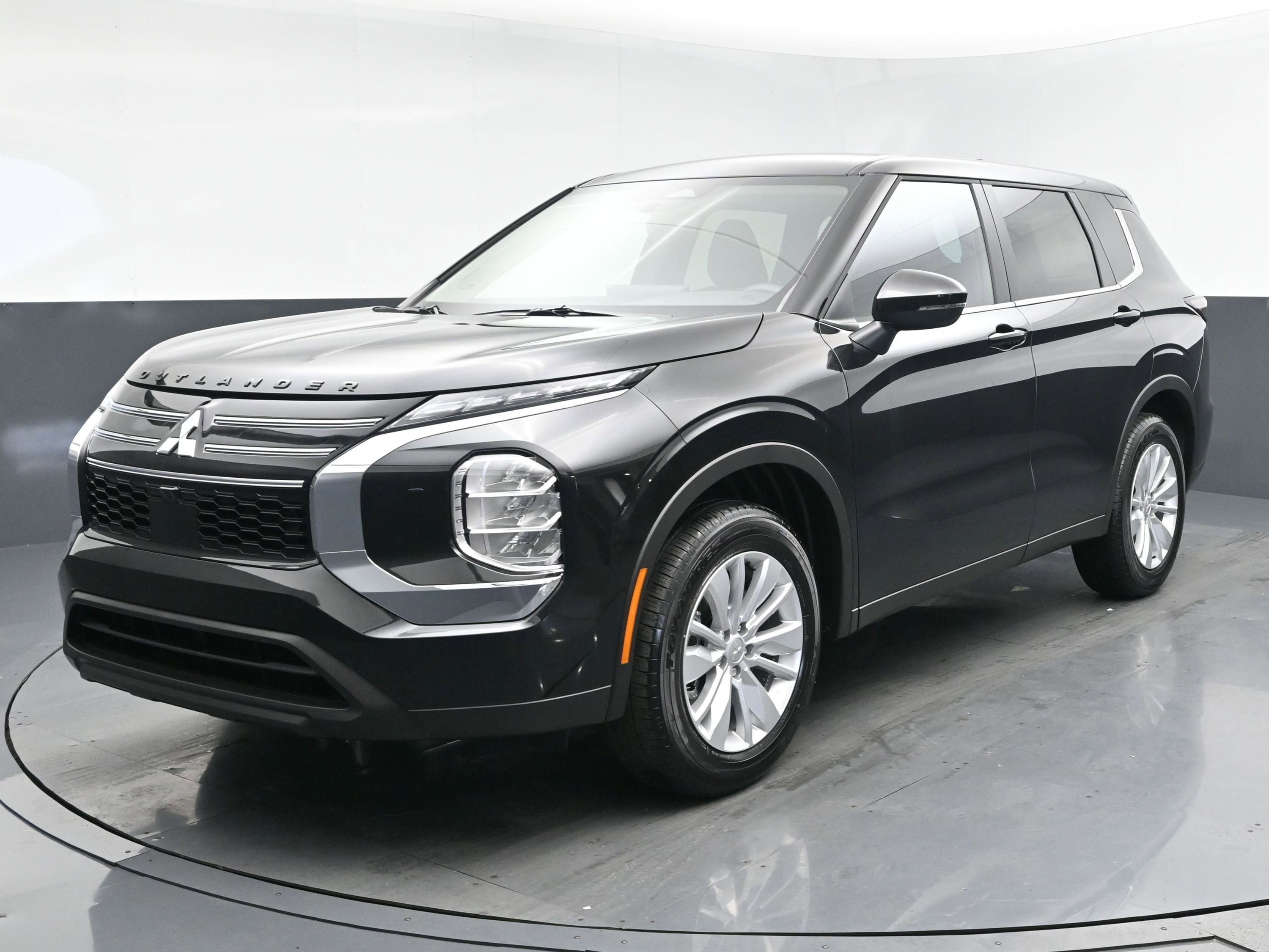 2025 Mitsubishi Outlander ES photo 22