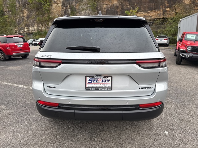 2025 Jeep Grand Cherokee Limited photo 3