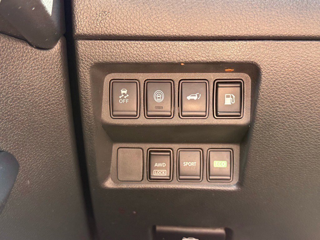 2020 Nissan Rogue SV photo 26