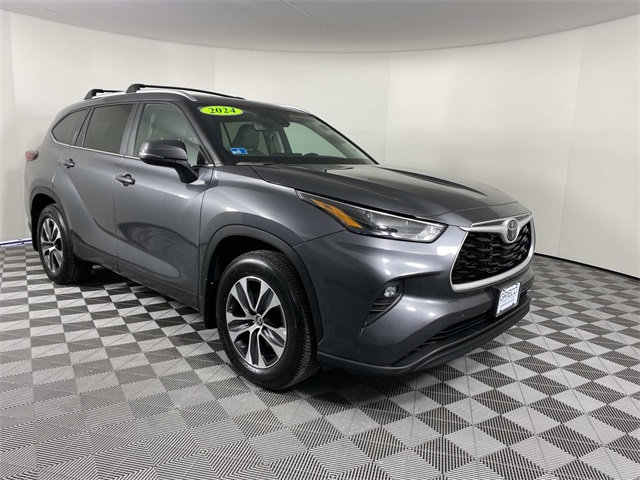2024 Toyota Highlander XLE's photo