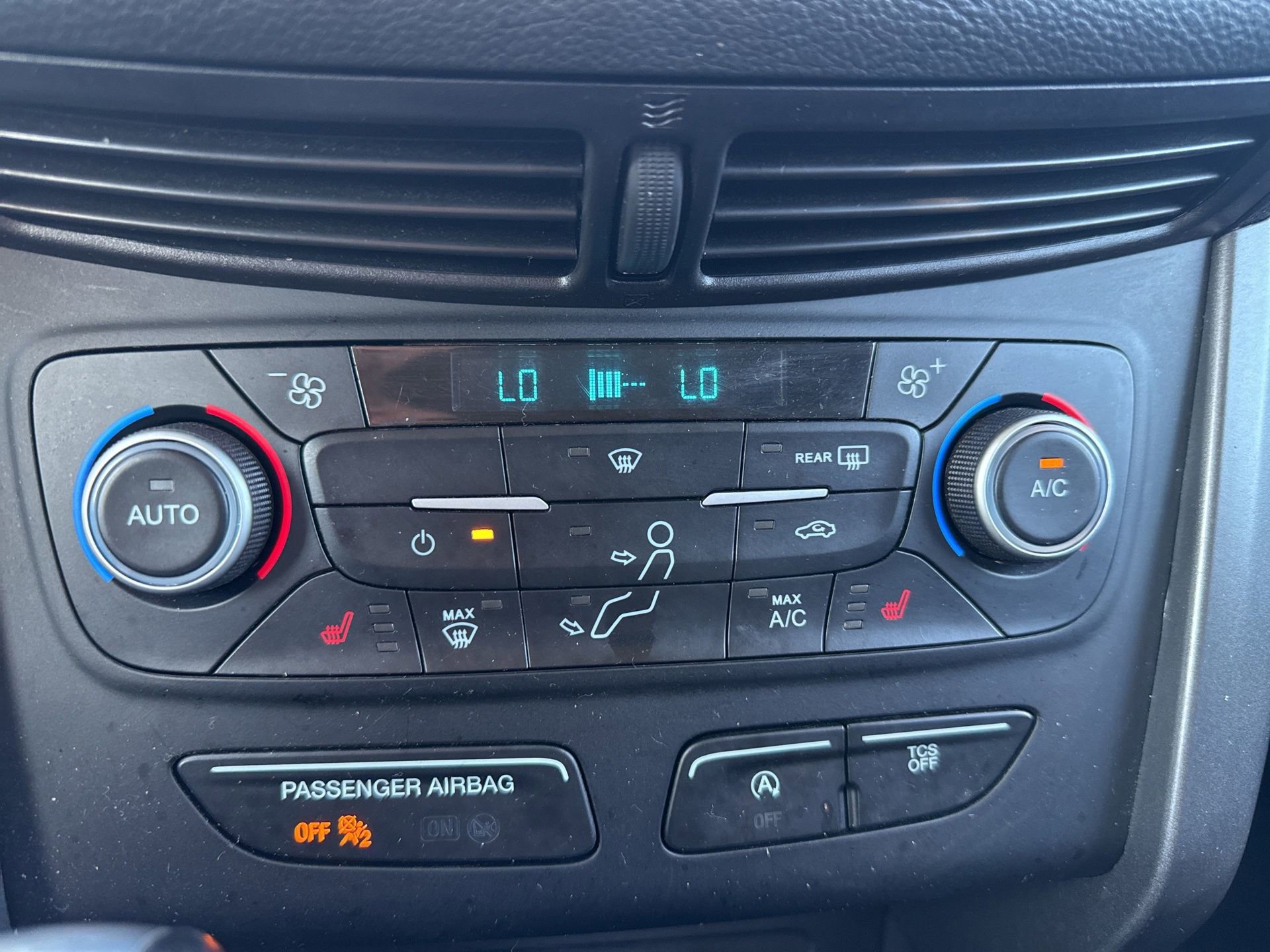 2019 Ford Escape SEL photo 12
