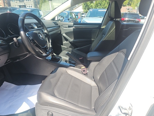 2017 Volkswagen Passat SE photo 10