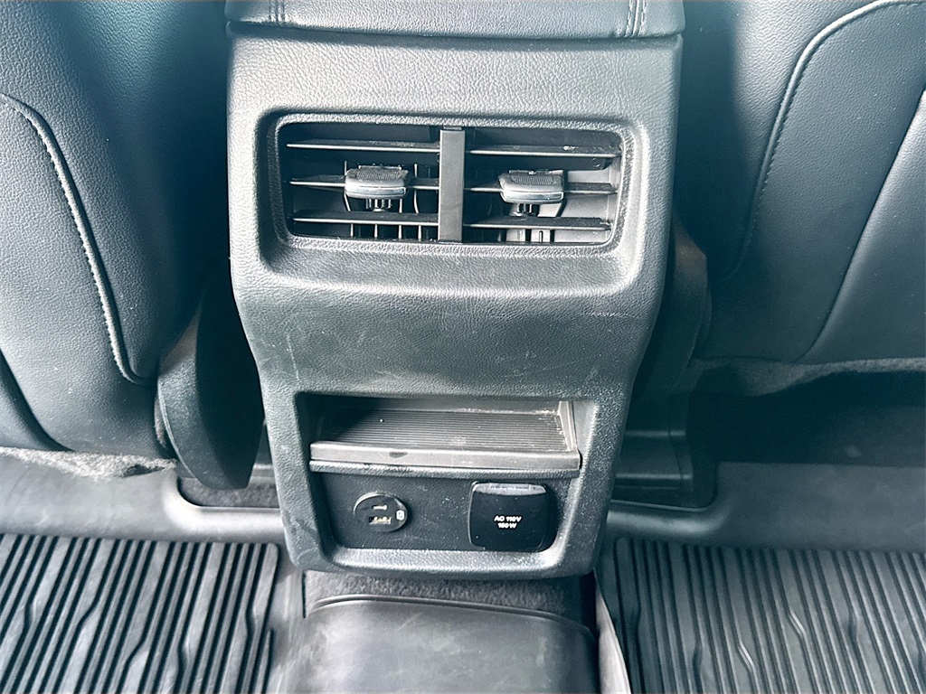 2022 Ford Edge SEL photo 25