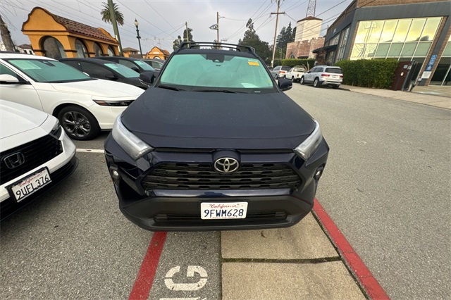 2023 Toyota RAV4 XLE Premium photo 4