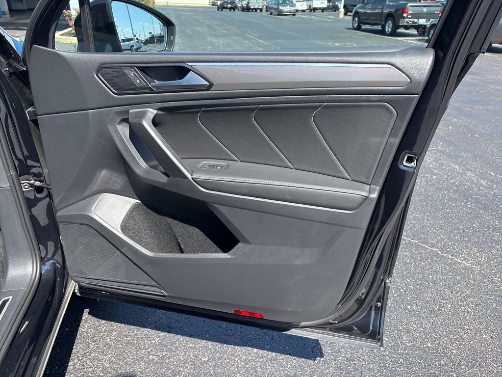 2024 Volkswagen Tiguan SE R-Line Black photo 19