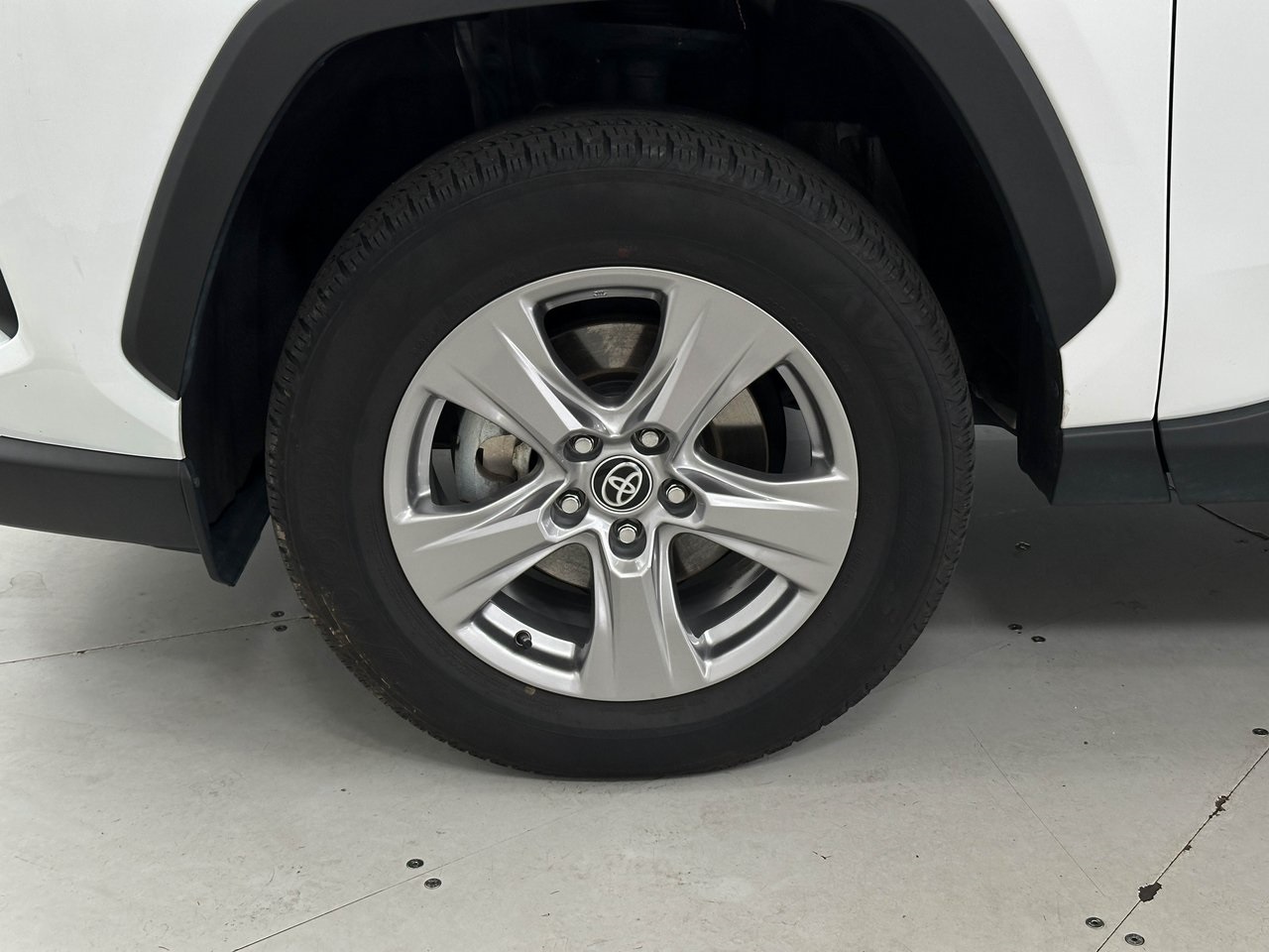 2023 Toyota RAV4 XLE photo 29