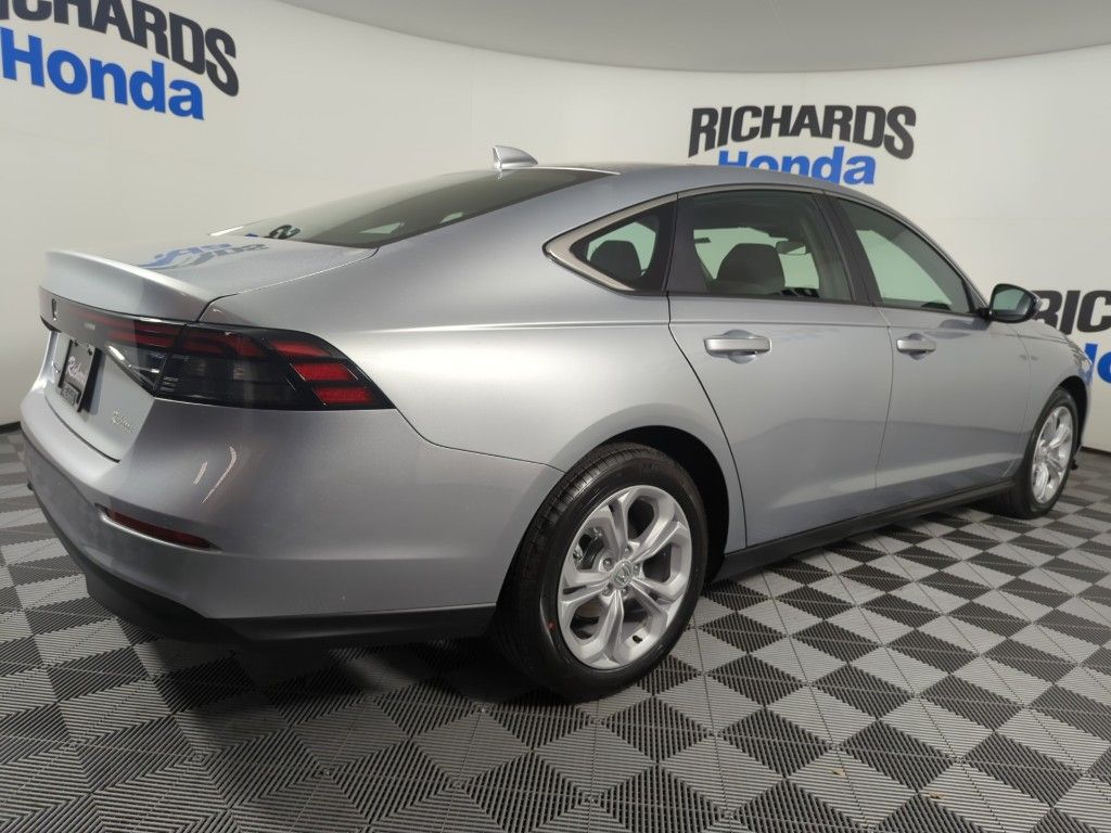 2025 Honda Accord LX 1.5T photo 4