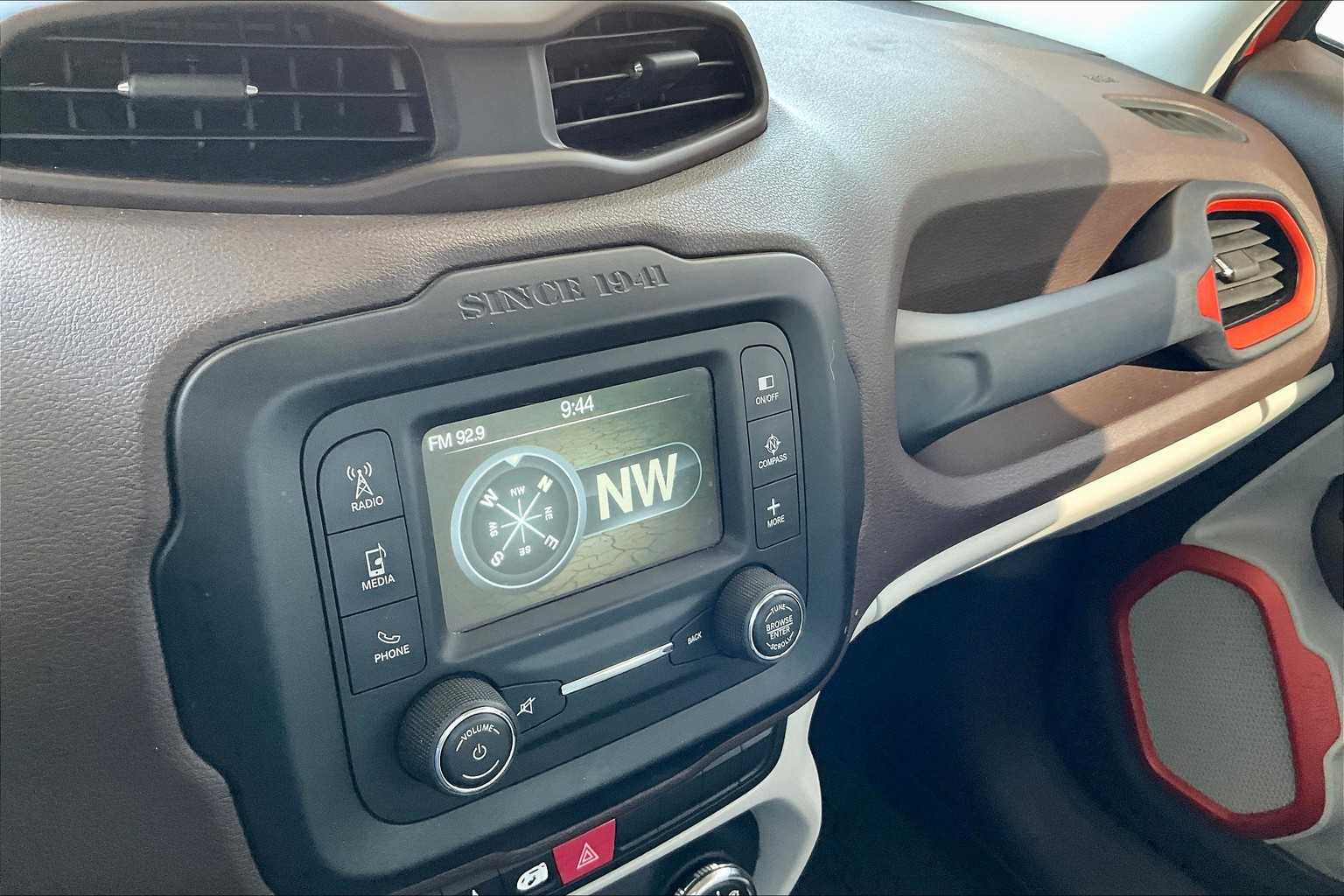 2015 Jeep Renegade Latitude photo 31