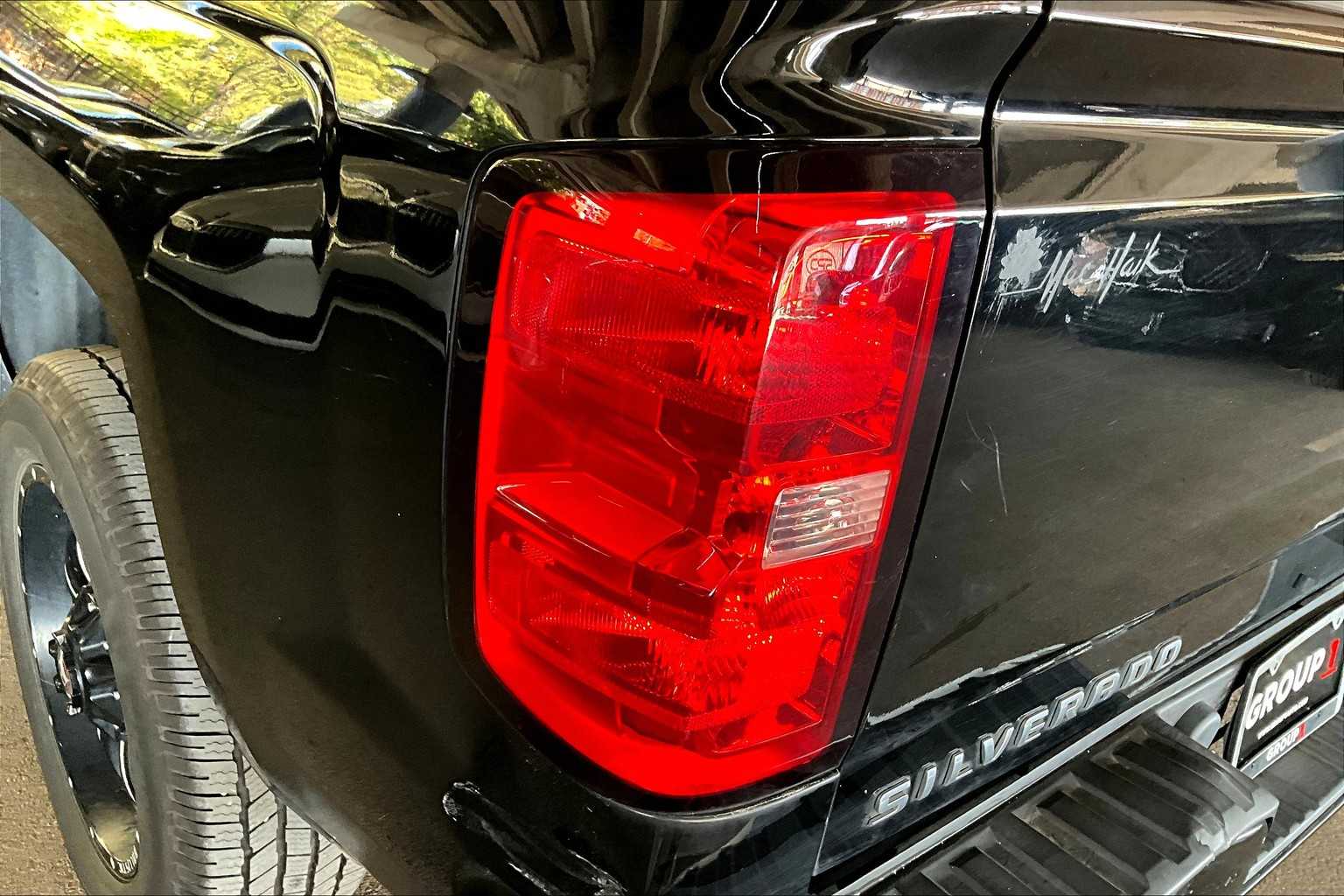 2018 Chevrolet Silverado 1500 Custom photo 26