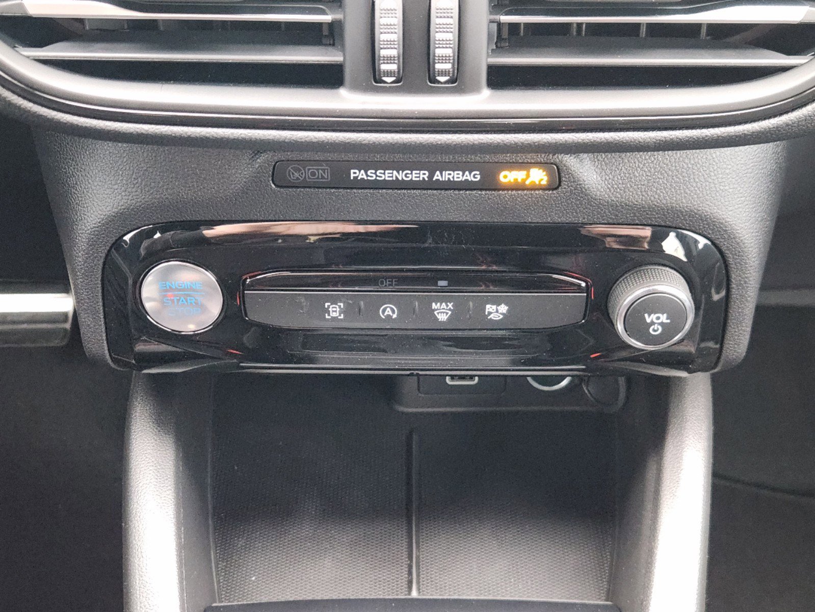 New 2024 Agate Black Metallic Ford ST-Line image 15