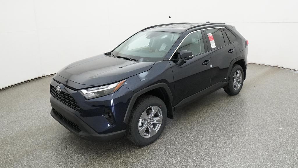 2025 Toyota RAV4 XLE's photo