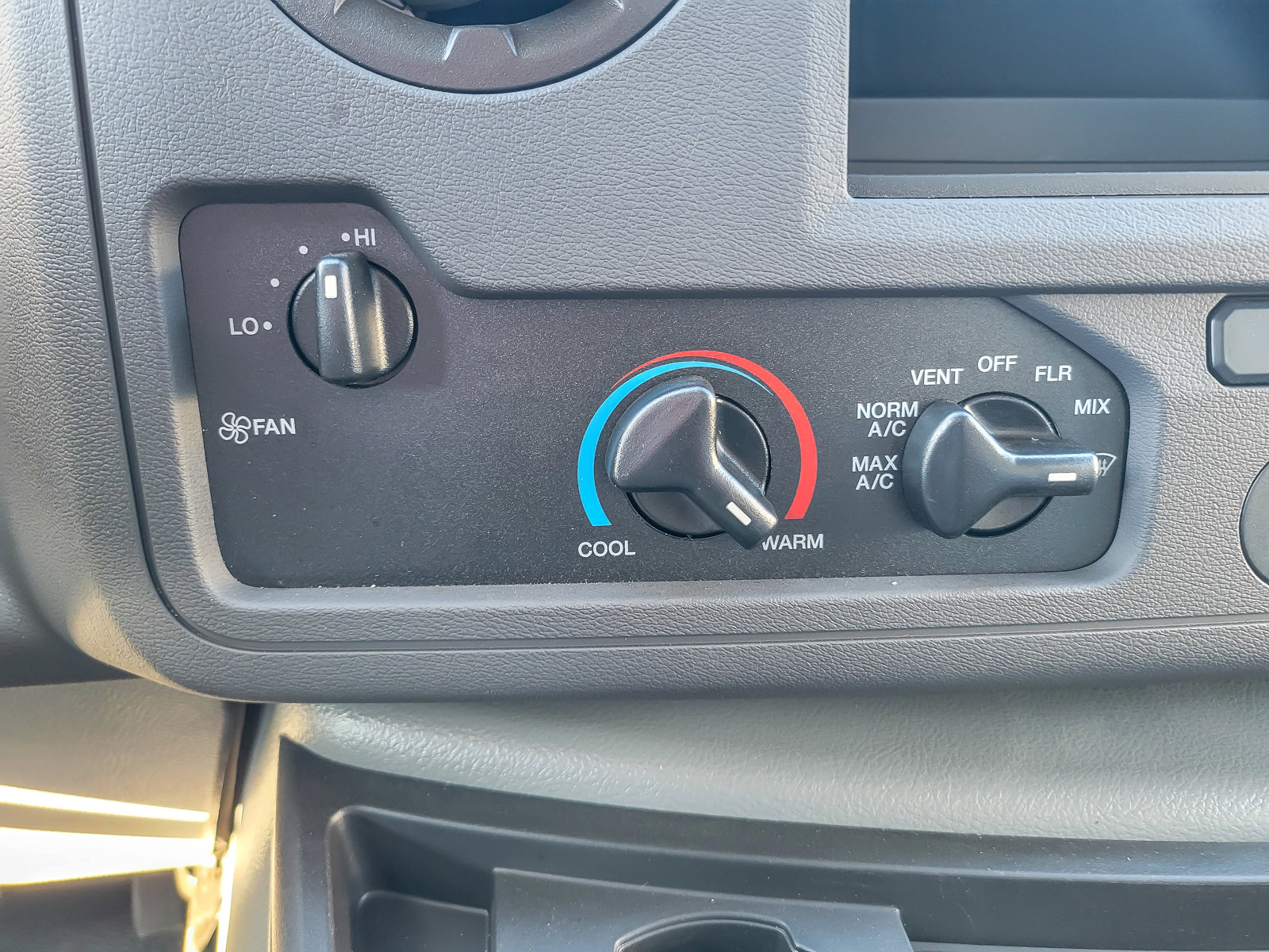 2025 FORD E-350 - Image 22