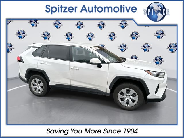 2023 Toyota RAV4 LE's photo