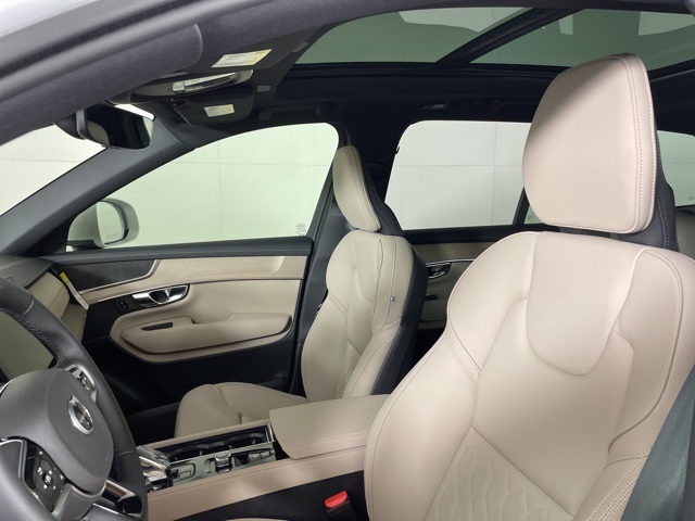 2026 Volvo XC90 AWD Plus photo 17