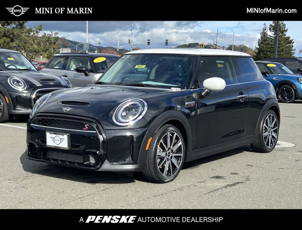 2023 MINI 3 Door S's photo