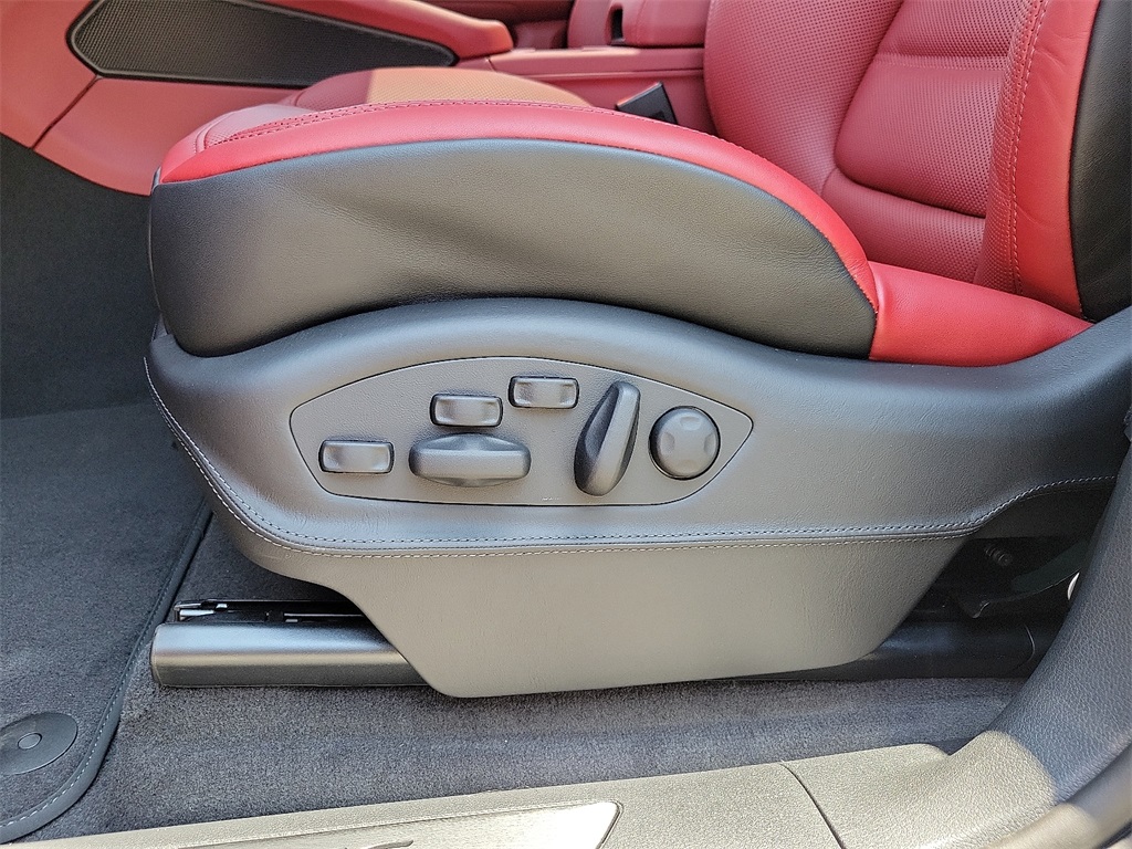 2025 Porsche Macan GTS photo 21