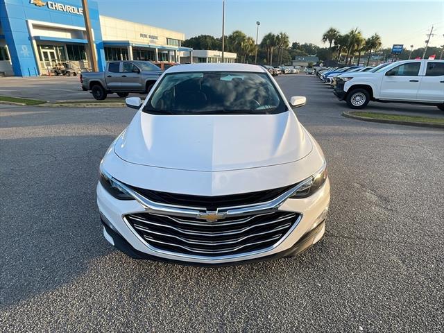 2024 Chevrolet Malibu 1LT photo 2