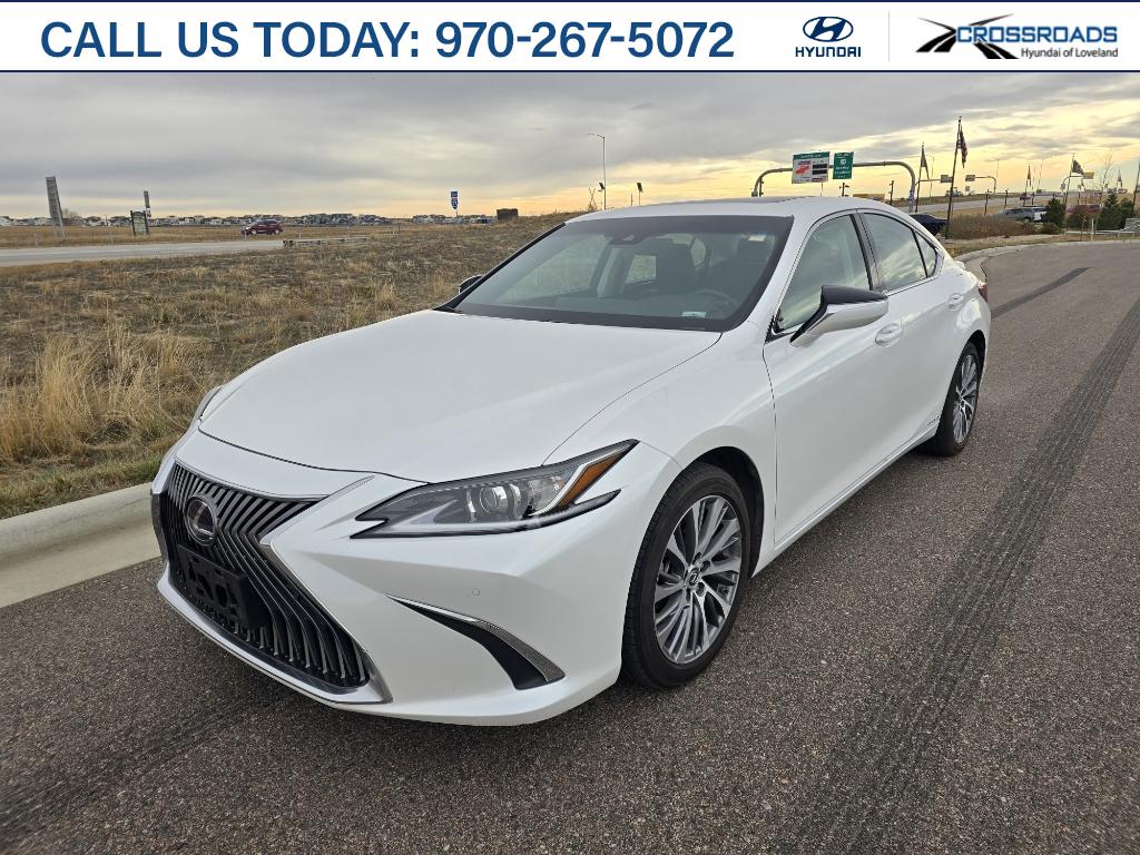 2020 Lexus ES Hybrid 300h's photo