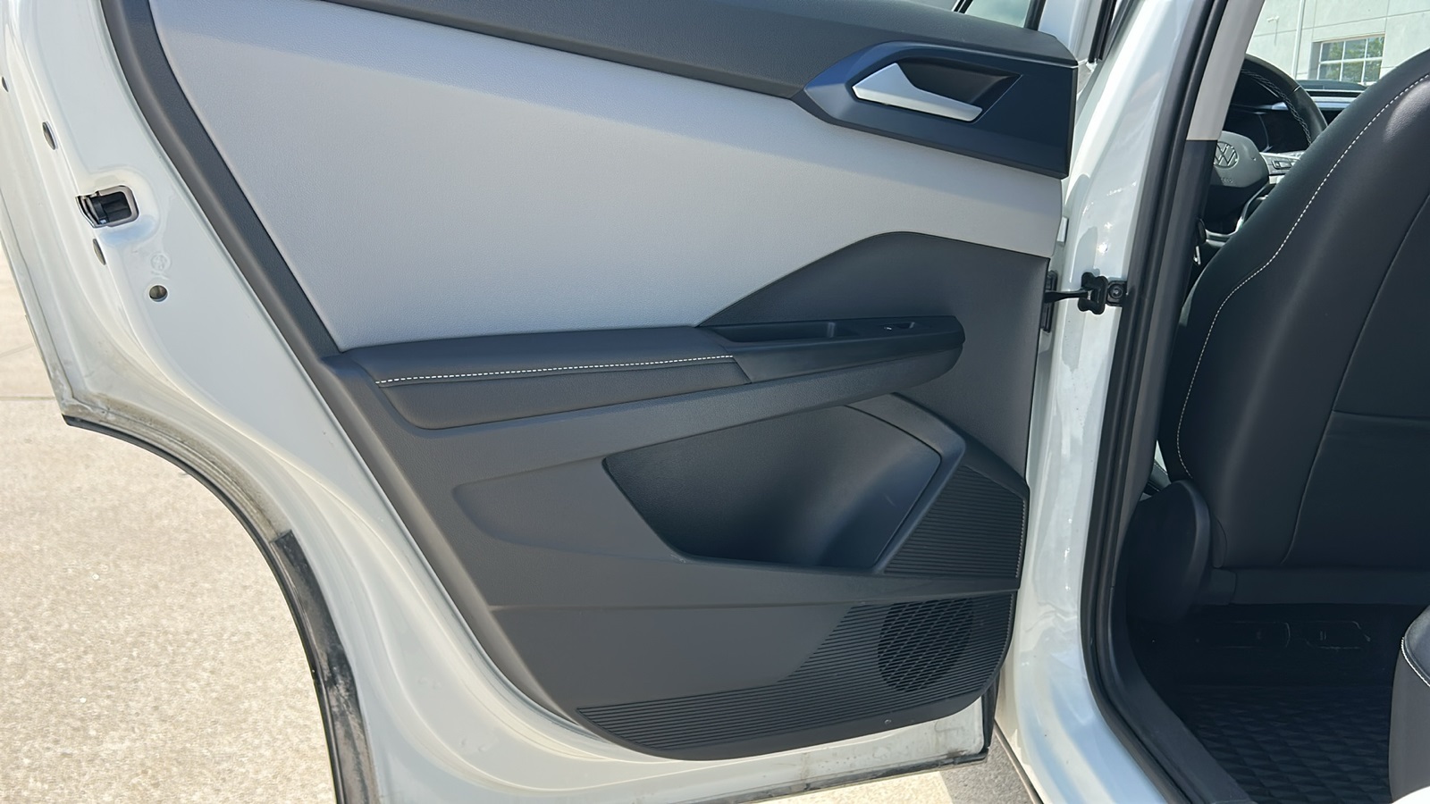 2024 Volkswagen Taos SE photo 18