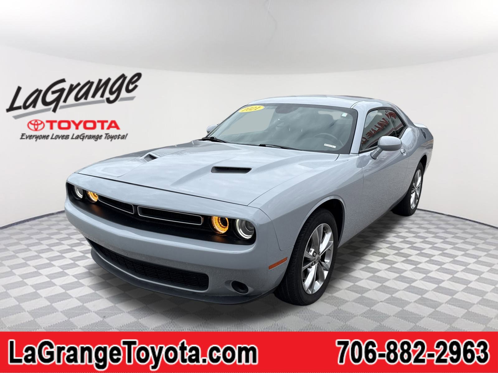 2021 Dodge Challenger SXT's photo