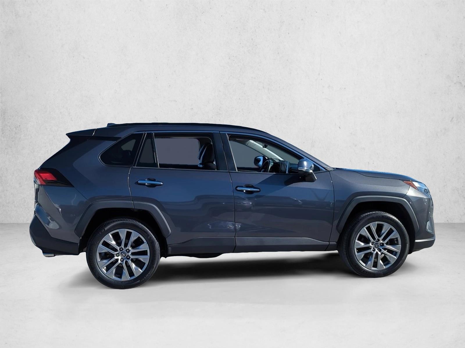 2022 Toyota RAV4 Limited photo 4