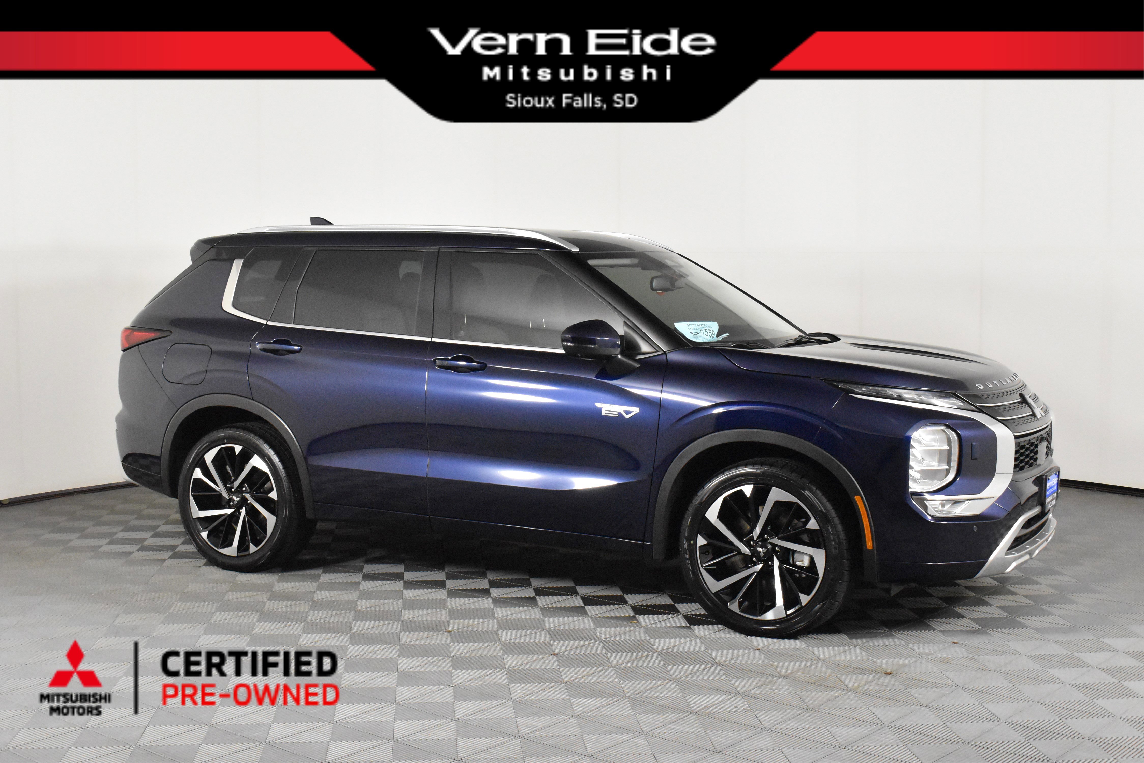 2023 Mitsubishi Outlander Plug-In Hybrid SEL's photo