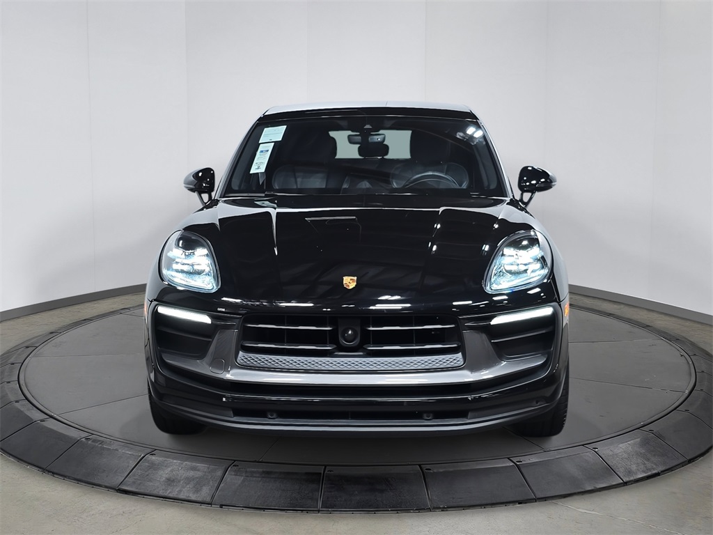 2024 Porsche Macan T photo 2