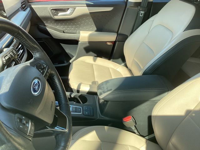 2020 Ford Escape SEL photo 12